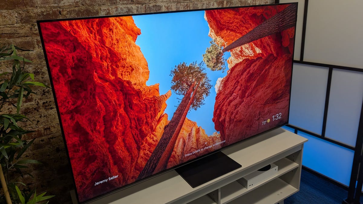 TCL QM8 (2024) 리뷰: 더 밝고 풍부한 화질의 미니 LED TV